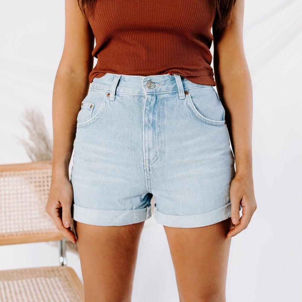 NWT BDG Roll Hem Mom Short